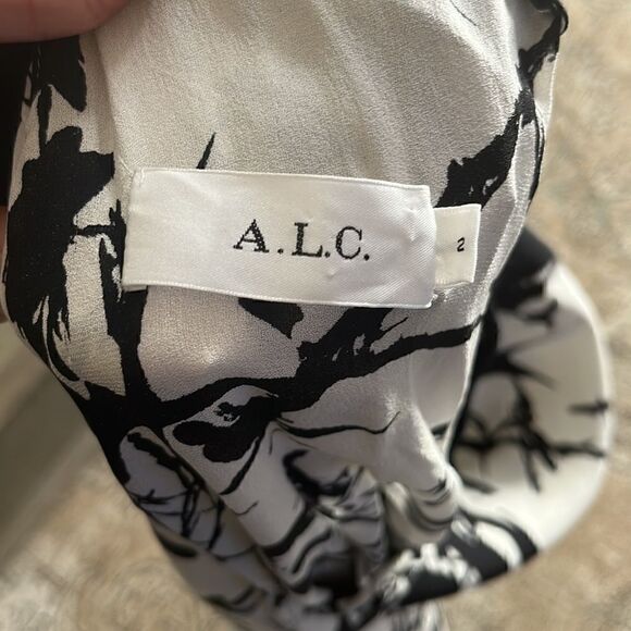 A.L.C Isley dress geo black white v neck back - Picture 8 of 8